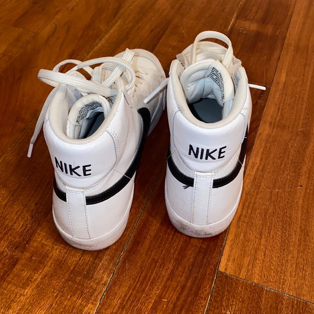 NIKE BLAZER MID '77 CASUAL SHOES | WHITE & BLACK SWOOSH